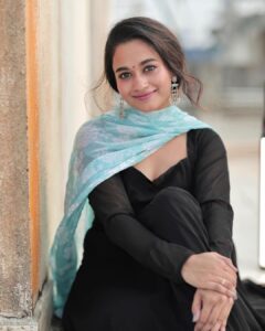 Kaavya Arivumani Instagram - Raw pictures 💙 #nofilter #insta @prismatic_photography_7 ✨ @_gina_couture outfit 😌❤️