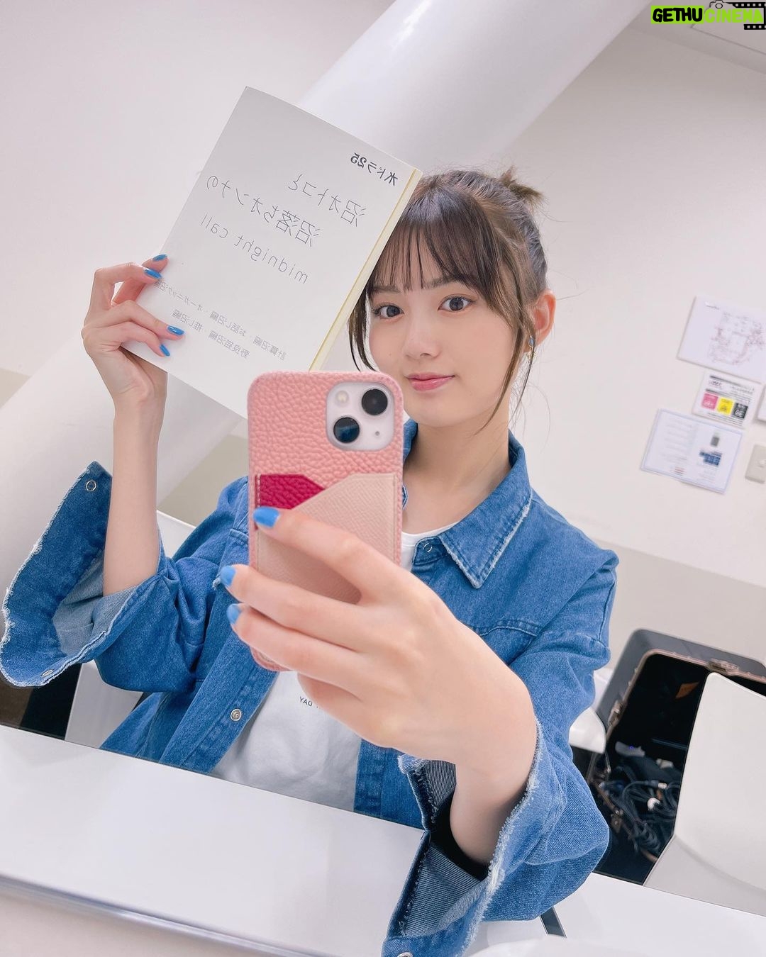 Kaho Mizutani Instagram - 沼オトコと沼落ちオンナのmidnight call アイドルオタクのさっちゃん役で出演させていただきます🎀 推しのメンバーカラーが青だから、衣装や小道具も青多めだよ💘💙 今日の深夜1時からだよ〜みてね!