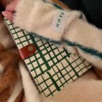 Kaho Mizutani Instagram - 🐈🧶 ふわふわカーディガンとオリジナルノート🪡