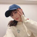 Kaho Mizutani Instagram - 💚 グッズ着てみたよ♡ ワンポイントのハートがかわいいパーカーと 誰でも似合うnavyキャップ🧢 みんなお揃いにしてね☺️