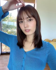 Kaho Mizutani Instagram - 室内なのに めっちゃ風吹いてる🌀 SPICEさんに インタビューして頂いたので 是非チェックして下さい♡