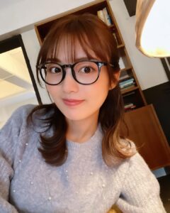 Kaho Mizutani Instagram - 毎度現場に行くのが楽しみな突破ファイル🙂 今回も狭小住宅のコーナーに出演させていただきます！ 明日よる7時から、お楽しみに👓