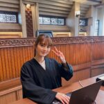 Kaho Mizutani Instagram – 今夜９時〜スペシャルドラマ
「イチケイのカラススペシャル」が放送されます。
連ドラから1年後の世界。
糸子も事務官から書記官へ！
初めての法廷と法服がとっても嬉しかった☺︎
映画と合わせて、是非ご覧下さい✨