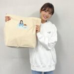 Kaho Mizutani Instagram - サンプル届いた🫶🏻 Lサイズ着たよ🐶 バッグは大きくて生地しっかりなのに軽くていい！ 他のグッズもかわいかったです🥛 K-SHOPにて予約受付中♡