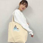 Kaho Mizutani Instagram - サンプル届いた🫶🏻 Lサイズ着たよ🐶 バッグは大きくて生地しっかりなのに軽くていい！ 他のグッズもかわいかったです🥛 K-SHOPにて予約受付中♡