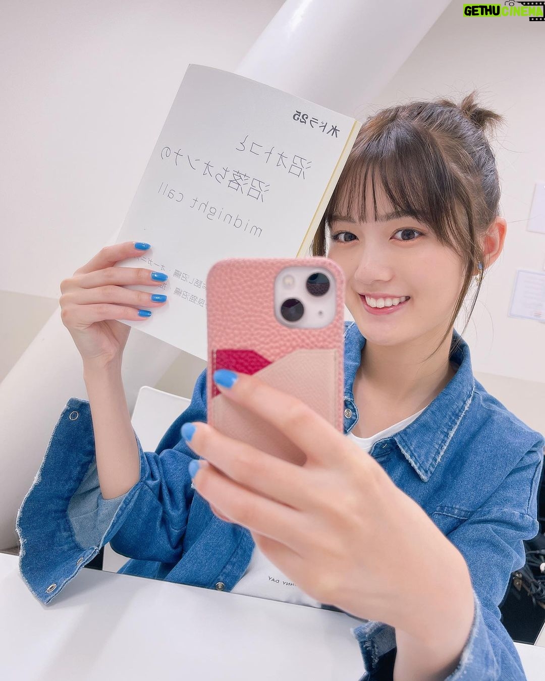 Kaho Mizutani Instagram - 沼オトコと沼落ちオンナのmidnight call アイドルオタクのさっちゃん役で出演させていただきます🎀 推しのメンバーカラーが青だから、衣装や小道具も青多めだよ💘💙 今日の深夜1時からだよ〜みてね!