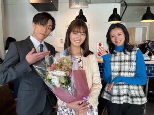 Kaho Mizutani Instagram - #バツイチ2人は未定な関係
今夜0:45〜テレビ朝日にて放送です🌸
放送後のテラサ版もよろしくお願いします🫶🏻
椎名は、恋も仕事も積極的で真っ直ぐで、、演じていて楽しかったです☺︎
是非ご覧ください🐰