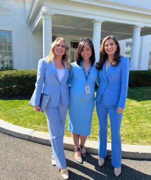 Kaitlan Collins Instagram - On Wednesdays, we wear blue at the White House.
