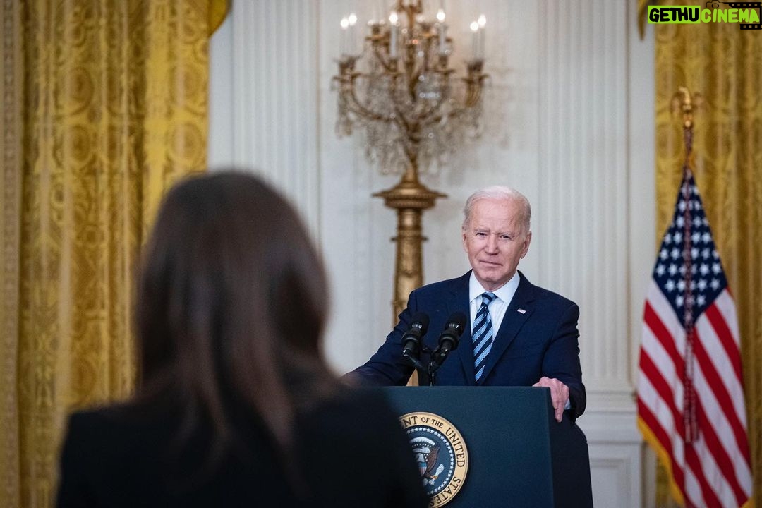 Kaitlan Collins Instagram - Grateful to be part of the coverage on such a historic day and heartbroken for everyone in Ukraine. (📷: @al_drago)