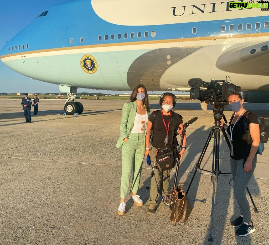 Kaitlan Collins Instagram - Yesterday was the first time CNN has had an all-female crew on Air Force One. Fun being part of this team with @amandaswinhart and @tingytingthing 💪 Joint Base Andrews