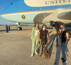 Kaitlan Collins Instagram - Yesterday was the first time CNN has had an all-female crew on Air Force One. Fun being part of this team with @amandaswinhart and @tingytingthing 💪