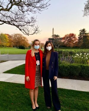 Kaitlan Collins Instagram - White House reporters, class of 2020. @meridithmcgraw
