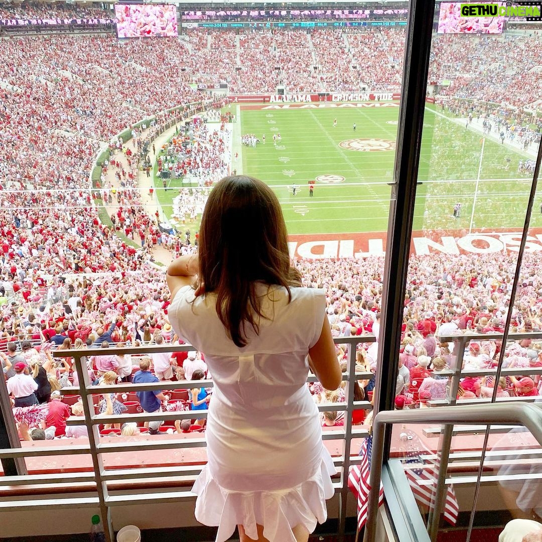 Kaitlan Collins Instagram - Best weekend with the best dad watching the best team in college football. #OleMess #WillAndersonFanClub Bryant–Denny Stadium