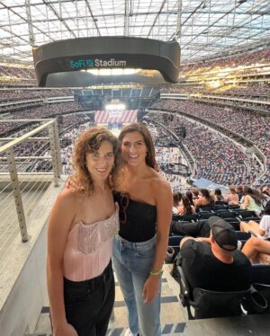 Kaitlan Collins Instagram - Had an amazing time with 70,239 of my closest friends at the Taylor Swift concert. 💫 (With a major thanks to @sarasidnertv for making it happen!!)