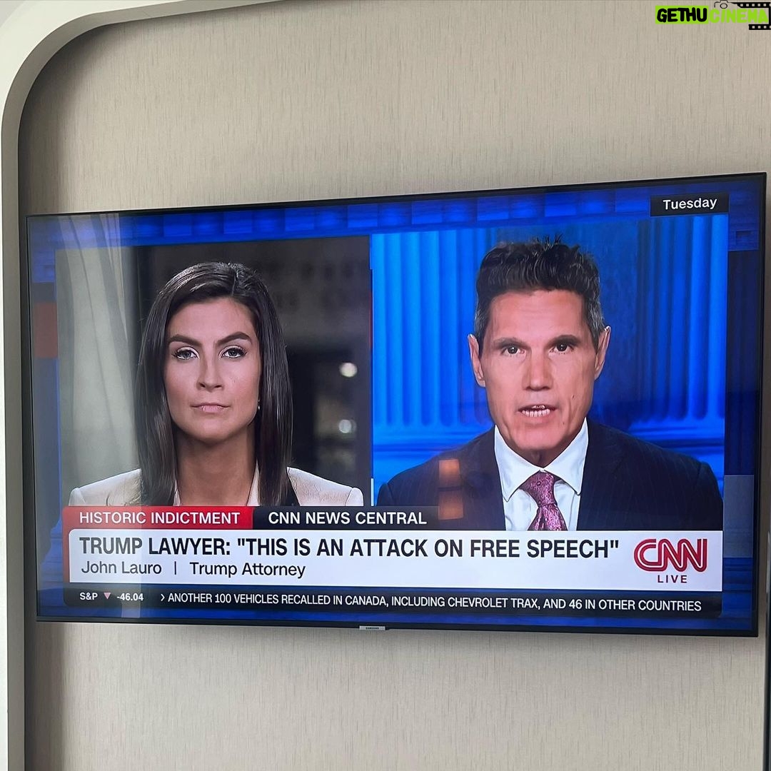 Kaitlan Collins Instagram - Fulfilling my dream of only wearing sneakers on TV this week. Washington D.C.