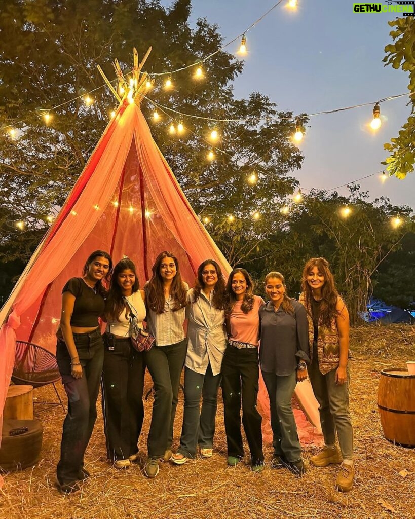 Kajol Instagram - This is an appreciation post for my super hardworking team.. my GGs ( girl gang ) who manage to laugh and work and still retain their sense of humour intact through all the early mornings, late nights and weird weather. It’s the wrap of another project and I couldn’t have managed without u wonderful, wacky and weird people . @sangeetahairartist @radhikamehra @sonamdoesmakeup @priyankabettyferreira