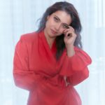 Kajol Instagram – Wearing red because life’s too short for blending in! 💃
#StandOutInRed #DressNotBlend