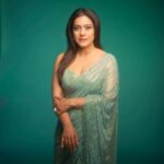 Kajol Instagram - Looking like a Christmas tree with the lights on!😜 #ChristmasSpirit #GreenGlowUp