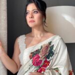 Kajol Instagram - Sun's out, puns out! #sareelove #sunkissed #dubai #sharjahbookfair #spreadingjoy #sareenotsorry