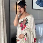 Kajol Instagram – Sun’s out, puns out!

#sareelove #sunkissed #dubai #sharjahbookfair
#spreadingjoy
#sareenotsorry