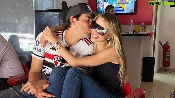 Kaká Instagram - Porque @saopaulofc é sentimento , que jamais acabará!! Eu te amo tricolor ❤️🤍🖤 Te amo futebol ⚽️ Estádio do Morumbi