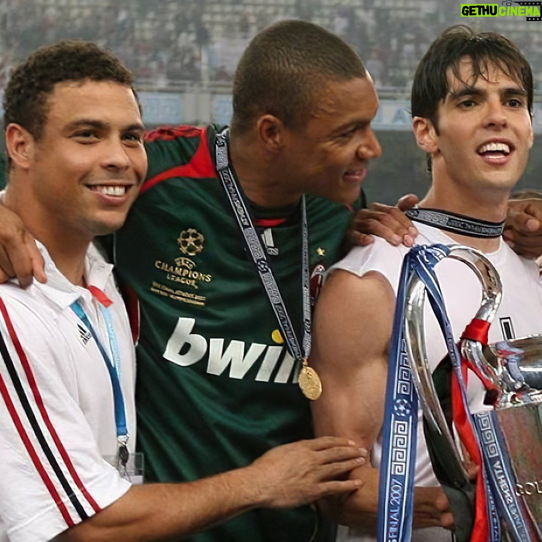Kaká - 1.6 Million Likes - #otd Um dos dias mais felizes da minha vida, o dia no qual conquistei mais um dos meus sonhos, a @championsleague
#otd One of the happiest days of my life, the day I achieved one of my dreams, the long-awaited UEFA Champions League.