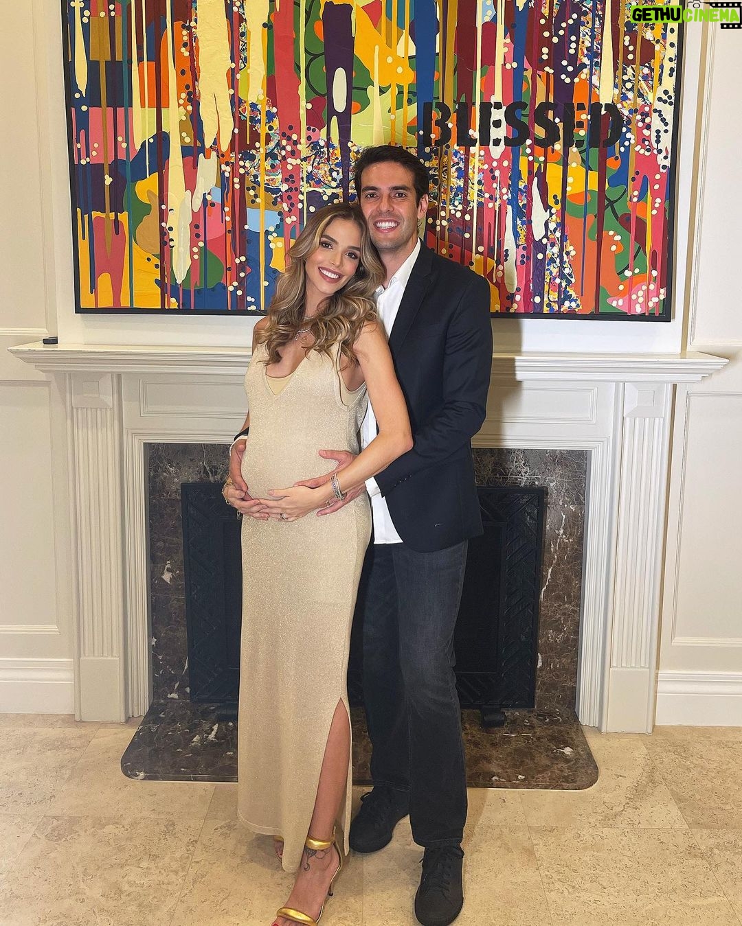 Kaká Instagram - Que 2023 seja um ano repleto de bençãos e gratidão por tudo que o Senhor faz em nossas vidas! Happy New Year!✨
