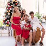 Kaká Instagram - “Pois dELE (Jesus), por ELE e para ELE são todas as coisas. A ELE seja sempre a Glória para sempre! Amem.” Feliz Natal ⭐️ 📷 @funkidsfotografia