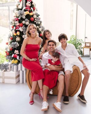 Kaká Instagram - “Pois dELE (Jesus), por ELE e para ELE são todas as coisas. A ELE seja sempre a Glória para sempre! Amem.” 

Feliz Natal ⭐️

📷 @funkidsfotografia