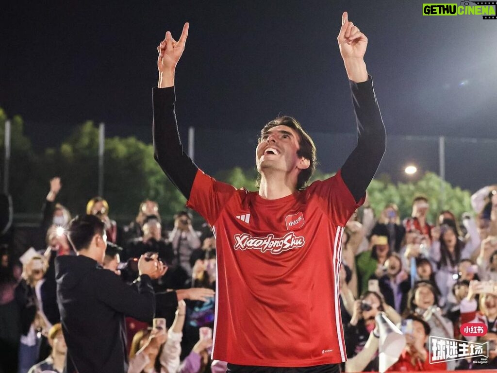 Kaká Instagram - My Chinese fans, I'm glad to spend this beautiful night with all of you, I got the perfect welcome! Back to the pitch, I heard your voice, saw your collections and felt everyone's love. Thanks for caring and support, I will never forget this night! See you next time！