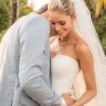 Kaká Instagram – Há 3 anos ela disse SIM !! Essa mulher incrível disse SIM pra nós, disse SIM pra começarmos a nossa aventura, pra construirmos a nossa família sobre a rocha que é Cristo. SIM para juntos enfrentarmos desafios, superarmos barreiras e celebrarmos conquistas. SIM pra misericórdia , SIM pra compaixão , SIM pra perdoar e ser perdoada a cada dia. SIM pra cuidar e se sacrificar pelos nossos filhos.
Meu amor e admiração por você @diasleite cresce e amadurece a cada dia, em cada uma das situações que vivemos.
Obrigado por dizer SIM todos os dias para o nosso casamento e pra nossa família.
Te amo ❤️ .. muito 🙌🏼.. pra sempre ♾️
#bodasdetrigo