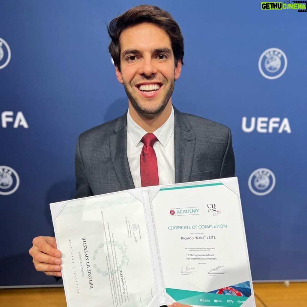 Kaká Instagram - UEFA Master for International Players - MIP ✅ What a journey! Never stop learning 👨🏻‍🎓 Thank you, @uefa_official , and all my professors and fellow students. I’m proud to become Alumni #uefamip #uefa Uefa Headquarters