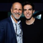 Kaká Instagram - Ele ama, ele ajuda, ele pensa e se preocupa, ele ora e orienta, ele guia e ensina, ele sonha e direciona, ele protege e caminha junto. Obrigado PAI! Te amo ❤️ Feliz dia a todos os PAIS !!!
