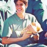 Kaká Instagram - 30.06.2002 Existe um, só um, que é capaz de fazer infinitamente mais do que pedimos ou pensamos. (Efésios 3:20) Nunca pensei ou imaginei que com 20 anos de idade eu estaria segurando esse trofeu. Hoje celebramos 20 anos dessa inesquecível conquista!!!