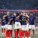 Kaká Instagram - Football for me has always been about love and joy. Love of our beautiful game, and the pure joy of belonging to something that’s greater than me because it can only be the size of all the people it brings together. This thrilling final match has been the best possible finale for this amazing dream the whole world dreamt united for the last month. Thank you @fifawordcup, and congratulations to @leomessi, @afaseleccion, @k.mbappe, and @equipedefrance for one of the greatest matches ever played. Thank you, Qatar, for an unforgettable experience! And, especially, thank you to all the fans for the unrelenting passion and energy we felt throughout the last 30 days. I’ve also had a journey of my own, playing a new, challenging role meeting old (and new) friends and football legends to discuss my favorite subject. I hope you guys enjoyed it as much as I did! I’m blessed to have shared this experience with my son Luca and my brother and ever-present friend @di6ao , thank you for your love and support. To my beloved Seleção Brasileira, the road to 2026 has already started and I’m already excited to see what comes next… Let’s go! #FootballUnitesTheWorld #FIFAWorldCup . . . O futebol para mim sempre foi sobre amor e alegria. Amor por esse lindo esporte, e a alegria de pertencer a algo que é maior do que eu porque só pode ser do tamanho de todas as pessoas que reúne. A decisão emocionante desta Copa foi o melhor final possível para este sonho incrível que o mundo inteiro sonhou unido no último mês. Obrigado @fifawordCup e parabéns a @leomessi, @afaseleccion, @k.mbappe e @equipedefrance por uma das melhores partidas já disputadas. Obrigado, Catar, por uma experiência inesquecível! E, especialmente, obrigado a todos os fãs pela paixão e energia implacáveis ​​que sentimos ao longo dos últimos 30 dias. Também fiz minha própria jornada, desempenhando um papel novo e desafiador, encontrando velhos (e novos) amigos e lendas do futebol para falar do meu assunto favorito. Espero que tenham gostado tanto quanto eu!