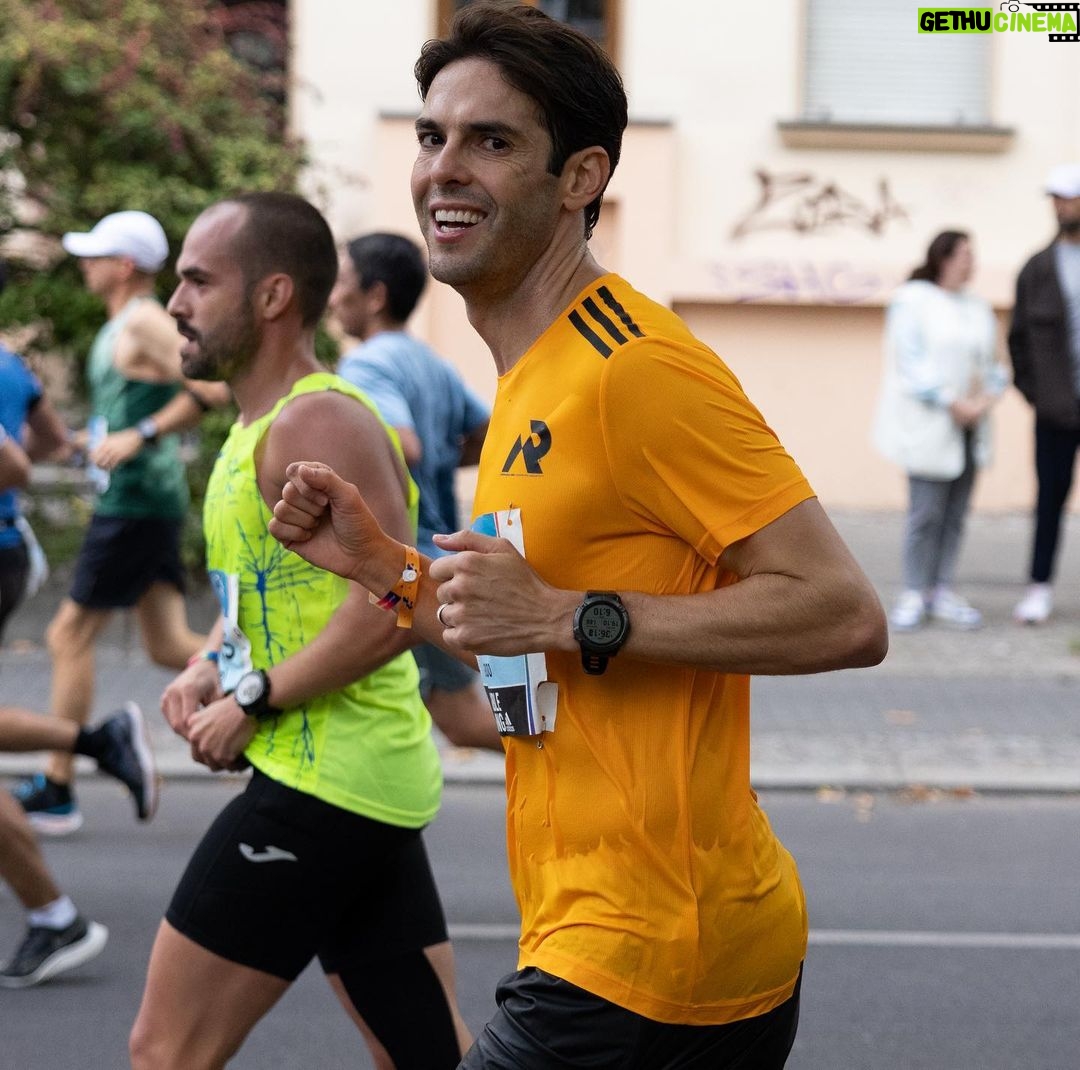 Kaká Instagram - Amazing, Berlin!!! What a great atmosphere during the all 42KM. Very proud of becoming a #BerlinLegend. A big thank you to all the runners, the fans, and my partners @adidasrunning @adidasbrasil @mprassessoria @berlinmarathon