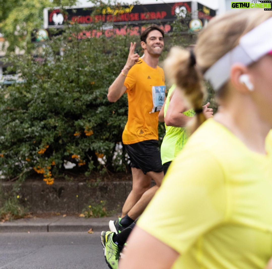 Kaká Instagram - Amazing, Berlin!!! What a great atmosphere during the all 42KM. Very proud of becoming a #BerlinLegend. A big thank you to all the runners, the fans, and my partners @adidasrunning @adidasbrasil @mprassessoria @berlinmarathon