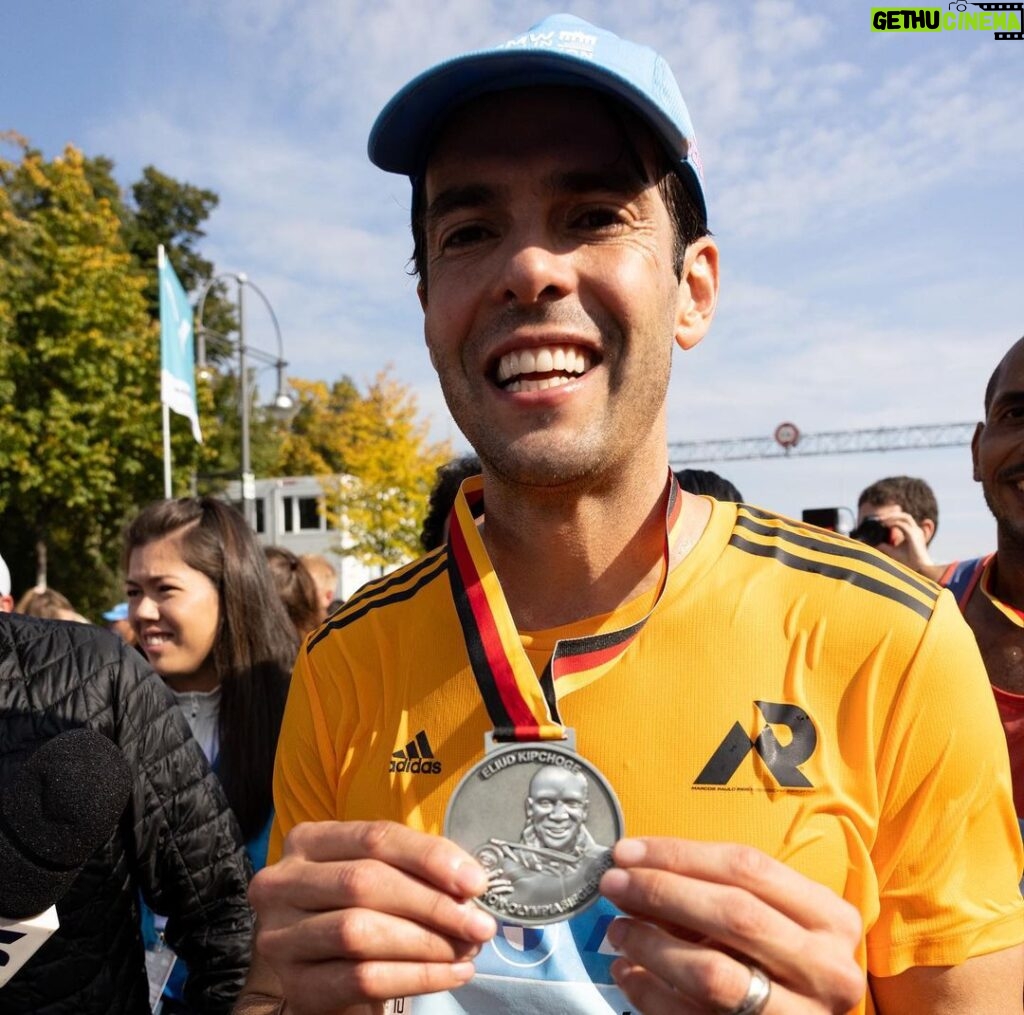 Kaká Instagram - Amazing, Berlin!!! What a great atmosphere during the all 42KM. Very proud of becoming a #BerlinLegend. A big thank you to all the runners, the fans, and my partners @adidasrunning @adidasbrasil @mprassessoria @berlinmarathon