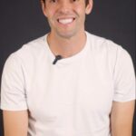 Kaká Instagram - Venha junto com nosso pentacampeão @kaka olhar para o que é eterno ! “não atentando nós nas coisas que se veem, mas nas que se não veem; porque as que se veem são temporais, e as que se não veem são eternas.” 2 Cor 4:18 Veja o vídeo completo dentro do App da Bíblia!