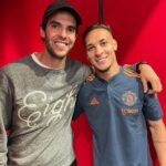 Kaká Instagram - Learning new things while meeting great friends that football has given me ⚽ #uefamip Old Trafford, Manchester