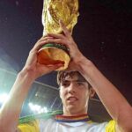 Kaká Instagram - É penta! Um dos dias mais especiais em minha vida que completa hoje, 21 anos. 🇧🇷⭐️⭐️⭐️⭐️⭐️