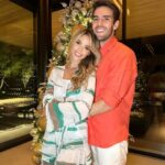 Kaká Instagram - Um natal de alegria e muito amor! Que o espírito de Deus esteja vivo em nós! Feliz natal da nossa família para a sua! ❤️
