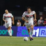 Kaká Instagram - Um reencontro de emoções! Foi um dia de muitas comemorações individuais e coletivas que tive o prazer de fazer parte. Voltei a jogar no Morumbi, diante do torcedor tricolor, vestindo duas camisas que tenho muitas recordações e gratidão, joguei ao lado de tantas lendas do futebol e com meus amigos e familiares ao meu lado. Foi emocionante! Obrigado @saopaulofc e @acmilan . Obrigado aos torcedores que prestigiaram e encantaram este dia! 📸: Rubens Chiri / São Paulo FC / Ac Milan // Una ritrovo di emozioni! Ieri è stato un giorno di celebrazioni individuali e collettive e sono felice di averne fatto parte. Sono tornato a giocare allo stadio Morumbi, davanti ai tifosi tricolor, indossando due maglie a cui mi legano moltissimi ricordi e tanta gratitudine, ho giocato insieme a tante leggende del calcio davanti alla mia famiglia e ai miei amici. È stata un’emozione incredibile. Obrigado @saopaulofc e grazie @acmilan . E grazie a tutti i tifosi che hanno reso magico questo giorno. 📸: Rubens Chiri / São Paulo FC / Ac Milan Estádio do Morumbi