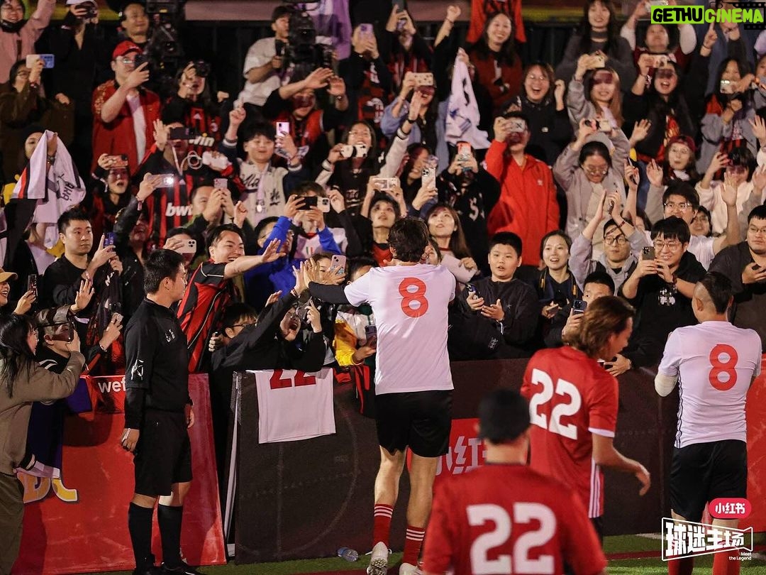 Kaká Instagram - My Chinese fans, I'm glad to spend this beautiful night with all of you, I got the perfect welcome! Back to the pitch, I heard your voice, saw your collections and felt everyone's love. Thanks for caring and support, I will never forget this night! See you next time!