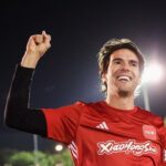 Kaká Instagram - My Chinese fans, I'm glad to spend this beautiful night with all of you, I got the perfect welcome! Back to the pitch, I heard your voice, saw your collections and felt everyone's love. Thanks for caring and support, I will never forget this night! See you next time！