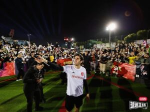 Kaká Instagram - My Chinese fans, I'm glad to spend this beautiful night with all of you, I got the perfect welcome! Back to the pitch, I heard your voice, saw your collections and felt everyone's love. Thanks for caring and support, I will never forget this night! See you next time！