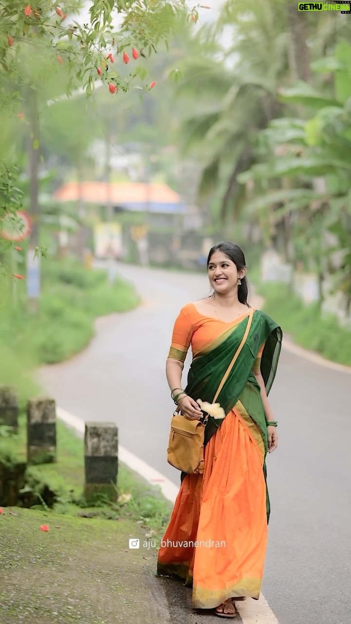 Kalyani Anil Instagram - When Chandhu asks : Onnu uduthond vannal entha ? π πΈ @aju_bhuvanendran #trendingnow #remake #reelkarofeelkaro #transition #reelitfeelit #reels #reelsinstagram #trending #traditional Trivandrum, India
