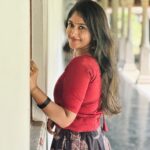 Kalyani Anil Instagram – She through his lens…..🌚😌

👗 @ar_handlooms_kuthampully Kuthiramalika Palace