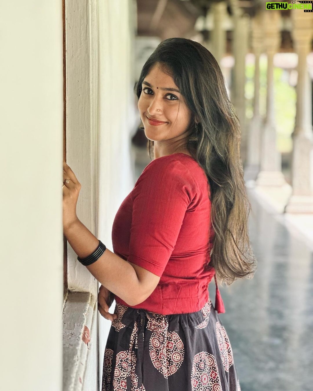 Kalyani Anil - 74.1K Likes - She through his lens…..🌚😌
👗 @ar_handlooms_kuthampully