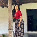 Kalyani Anil Instagram – She through his lens…..🌚😌

👗 @ar_handlooms_kuthampully Kuthiramalika Palace